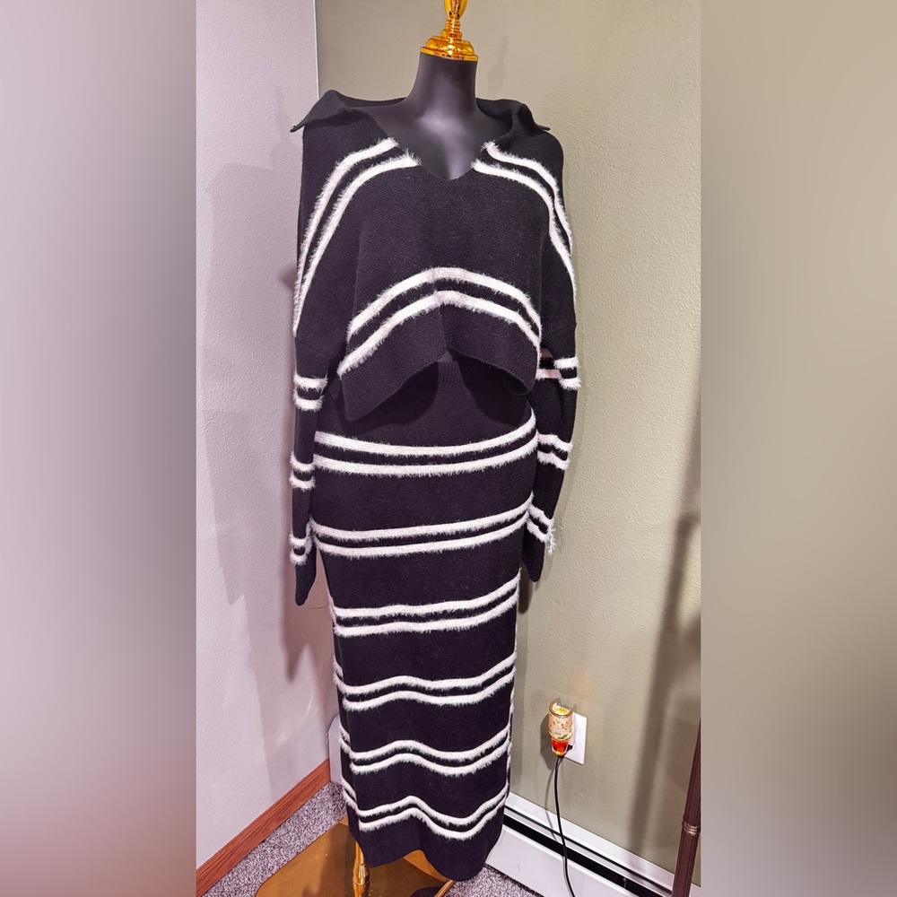 Black and White Knit Skirt Set